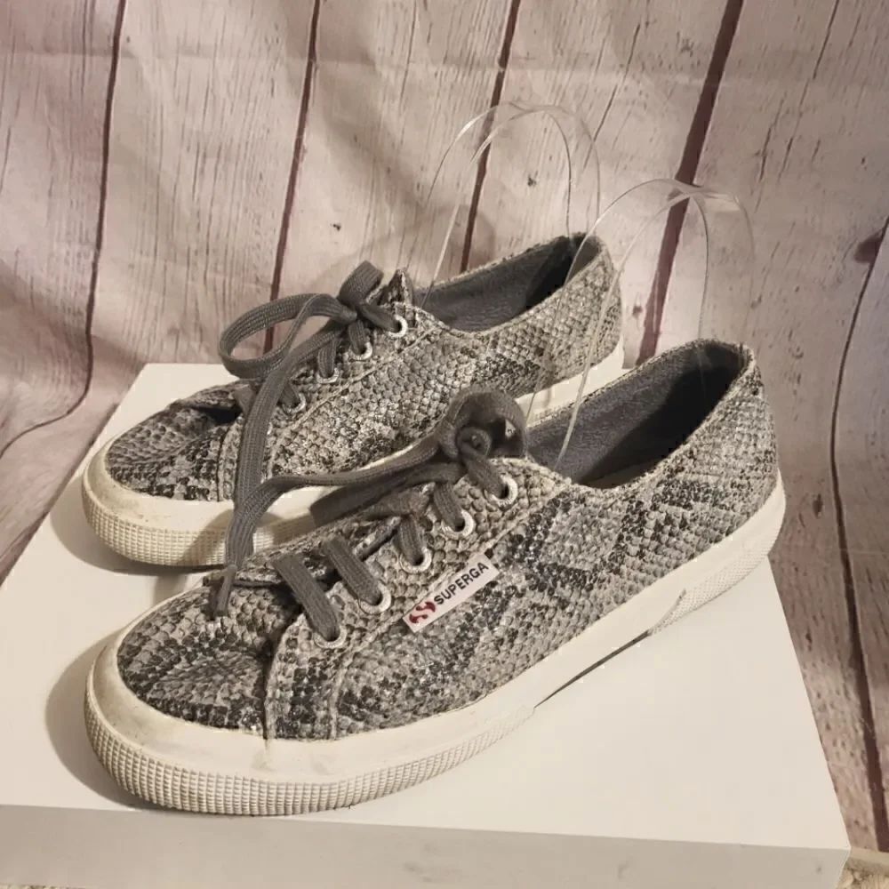 SUPERGA 2750 Gray Snakeskin "Wet Look" Canvas Low Top Lace Up Sneakers MSRP $95